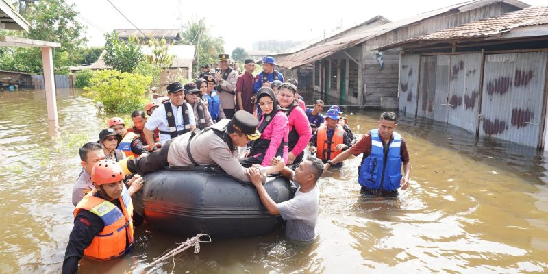 BPBD Tangerang Selatan terus memantau kondisi di lapangan dan memastikan bantuan dapat tersalurkan dengan cepat.







