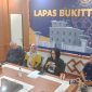 Anggota Komisi XIII DPR RI, Mafirion, menyoroti kasus ini sebagai persoalan serius dan mendesak evaluasi menyeluruh terhadap sistem pengawasan di lembaga pemasyarakatan.