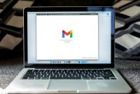 Lupa kata sandi Gmail bisa menjadi masalah yang menjengkelkan, terutama jika Anda mengandalkan akun tersebut untuk komunikasi, pekerjaan,