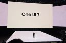 Samsung telah resmi meluncurkan One UI 7 berbasis Android 15, memperkenalkan antarmuka yang lebih segar, fitur AI yang ditingkatkan, dan performa yang lebih optimal.