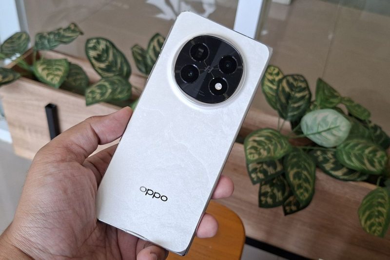 Oppo Find N5, smartphone lipat tertipis di dunia, telah resmi diluncurkan di Indonesia pada April 2025.