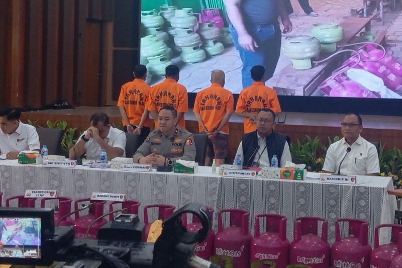 Praktik pengoplosan elpiji subsidi kembali menjadi sorotan karena melibatkan jaringan terorganisir yang memanfaatkan celah distribusi.