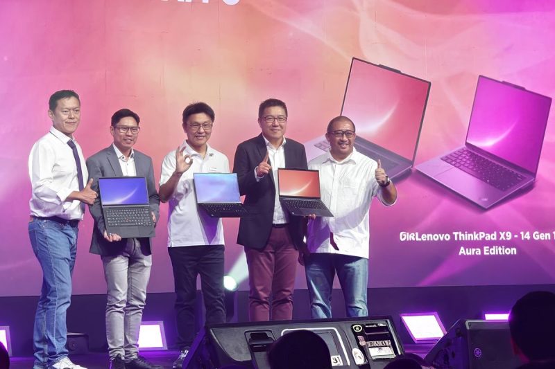 Lenovo resmi meluncurkan tiga laptop terbaru dari lini ThinkPad Aura Edition di Indonesia, menandai langkah penting dalam menghadirkan teknologi berbasis kecerdasan buatan (AI) untuk segmen enterprise.