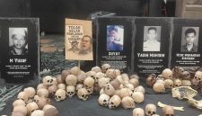Penobatan Soeharto sebagai pahlawan nasional telah memicu gelombang protes dan perdebatan sengit di kalangan masyarakat Indonesia.