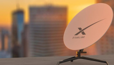 Indonesia menghadapi tantangan besar dalam menyediakan akses internet yang merata di seluruh wilayahnya, terutama di daerah terpencil dan kepulauan.