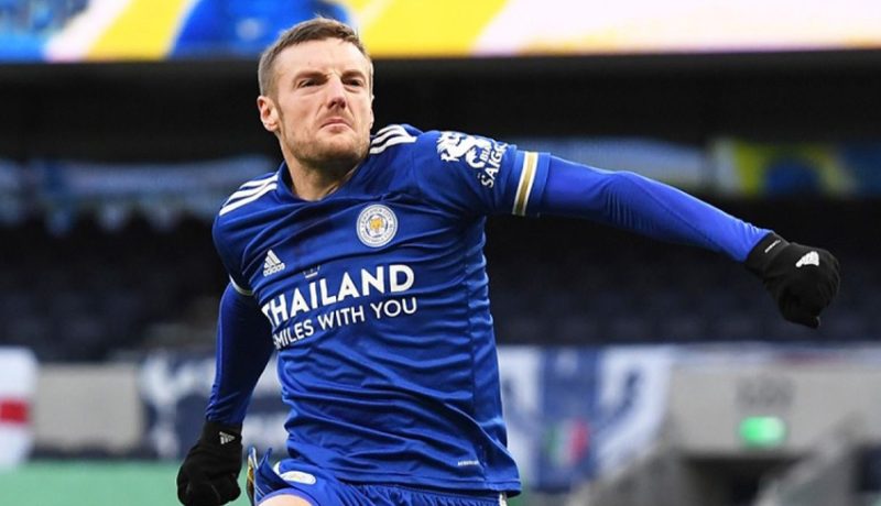 Valencia CF dikabarkan tengah mengincar penyerang veteran Jamie Vardy untuk memperkuat lini serang mereka pada musim 2025/26.