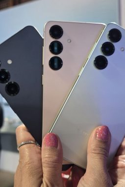 10 Smartphone Compact Terbaik 2025, Desain Ringkas, Nyaman di Saku