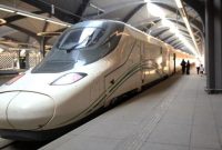 Kereta api di Arab Saudi memainkan peran vital dalam mengangkut jutaan jamaah selama musim haji setiap tahunnya.