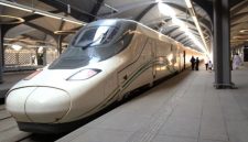 Kereta api di Arab Saudi memainkan peran vital dalam mengangkut jutaan jamaah selama musim haji setiap tahunnya.