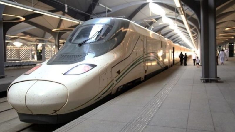 Kereta api di Arab Saudi memainkan peran vital dalam mengangkut jutaan jamaah selama musim haji setiap tahunnya.