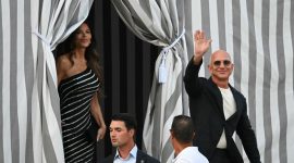 Pernikahan mewah Jeff Bezos dan Lauren Sánchez di Venesia baru-baru ini mendapat sorotan tajam, bukan hanya karena kemewahannya, tetapi juga karena protes keras dari warga lokal (warlok) kota tersebut.