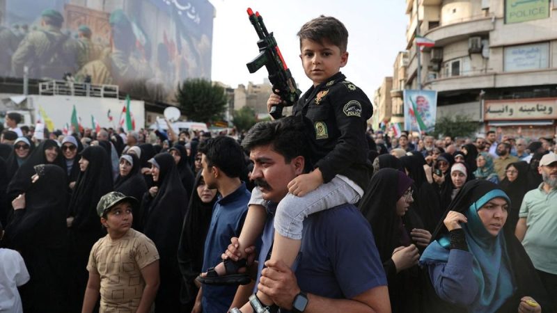 Dalam situasi geopolitik yang semakin memanas di Timur Tengah, rakyat Iran menunjukkan sikap yang solid dalam mendukung pemerintah mereka dalam menghadapi ketegangan dengan Israel.