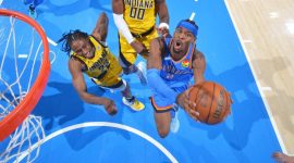 Oklahoma City Thunder berhasil menundukkan Indiana Pacers dalam pertandingan dramatis untuk menyamakan kedudukan menjadi 2-2 di Final NBA 2025.