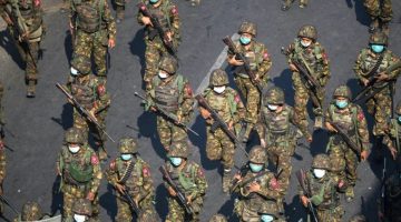 Kasus penahanan seorang selebgram asal Indonesia berinisial AP oleh junta militer Myanmar telah menjadi sorotan publik.