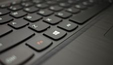 Microsoft, raksasa teknologi yang telah mendominasi pasar sistem operasi selama beberapa dekade, menghadapi tantangan besar.