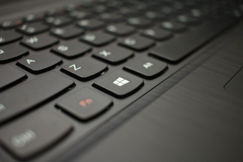 Microsoft, raksasa teknologi yang telah mendominasi pasar sistem operasi selama beberapa dekade, menghadapi tantangan besar.