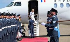 Momen Viral, Brigitte Macron Menolak Uluran Tangan Emmanuel di Depan Kerajaan Inggris