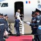 Pada kunjungan resmi ke Inggris pada Juli 2025, Ibu Negara Prancis, Brigitte Macron, kembali menjadi sorotan publik setelah menolak uluran tangan suaminya,