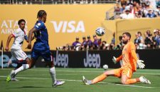 aris Saint-Germain (PSG) mengalami kekalahan menyakitkan dengan skor 0-3 dari Chelsea pada final Piala Dunia Antarklub 2025 yang digelar di Stadion MetLife,