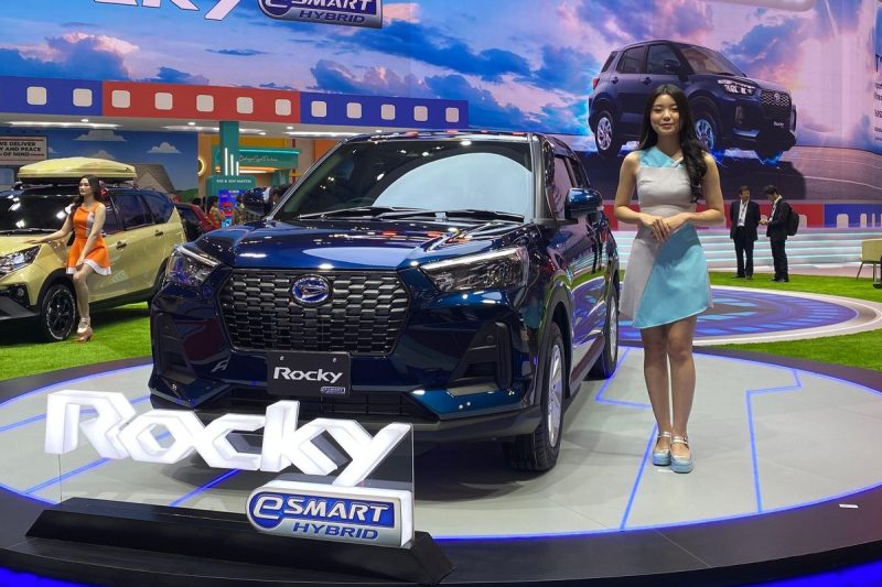 Daihatsu Rocky Hybrid telah menjadi sorotan di pasar otomotif Indonesia sejak peluncurannya di GIIAS 2025. Sebagai SUV kompak dengan teknologi hybrid,