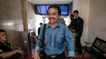 Pada Rabu, 2 Juli 2025, Roy Suryo kembali dipanggil oleh Polda Metro Jaya terkait pelaporan tuduhan ijazah palsu Presiden Joko Widodo.