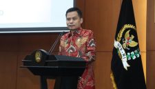 Komisi Pemberantasan Korupsi (KPK) telah mengeluarkan larangan bepergian ke luar negeri terhadap Ma'ruf Cahyono,