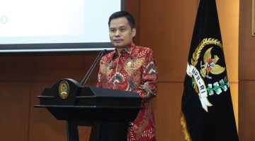 Komisi Pemberantasan Korupsi (KPK) telah mengeluarkan larangan bepergian ke luar negeri terhadap Ma'ruf Cahyono,