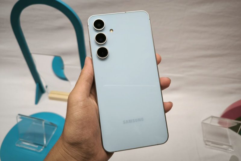 Samsung kembali menggebrak pasar smartphone Indonesia dengan kehadiran Samsung Galaxy S25 FE (Fan Edition),