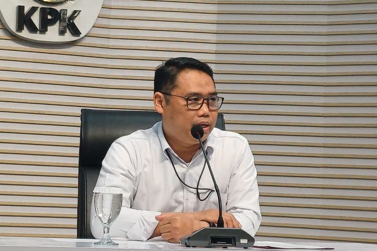Komisi Pemberantasan Korupsi (KPK) terus memperdalam penyelidikan terhadap dugaan korupsi dana Corporate Social Responsibility (CSR) yang melibatkan Bank Indonesia (BI) dan Otoritas Jasa Keuangan (OJK).