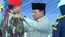 Pada tanggal 10 Agustus 2025, Presiden Republik Indonesia, Prabowo Subianto, melantik tiga panglima baru untuk memimpin pasukan elite Tentara Nasional Indonesia (TNI) dalam sebuah Upacara Gelar Pasukan Operasional dan Kehormatan Militer di Pusat Pendidikan dan Latihan Pasukan Khusus (Pusdiklatpassus),