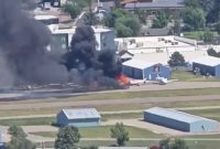 Sebuah insiden dramatis terjadi di Bandara Kota Kalispell, Montana, Amerika Serikat, ketika sebuah pesawat kecil menabrak pesawat yang sedang diparkir saat mendarat.