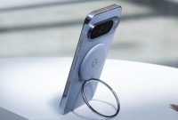 Pada acara Made by Google 2025, Google memperkenalkan PixelSnap, sebuah ekosistem aksesori magnetik berbasis standar Qi2 yang dirancang untuk seri Pixel 10.
