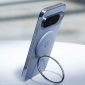 Pada acara Made by Google 2025, Google memperkenalkan PixelSnap, sebuah ekosistem aksesori magnetik berbasis standar Qi2 yang dirancang untuk seri Pixel 10.