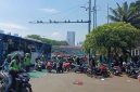 Pada Jumat, 29 Agustus 2025, puluhan pengemudi ojek online (ojol) yang awalnya berkumpul di depan Gedung DPR RI,