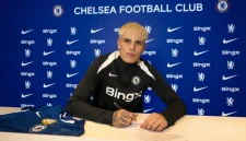 Chelsea membuat kejutan besar di bursa transfer dengan resmi mengumumkan perekrutan Alejandro Garnacho dari Manchester United.