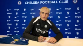Chelsea membuat kejutan besar di bursa transfer dengan resmi mengumumkan perekrutan Alejandro Garnacho dari Manchester United.