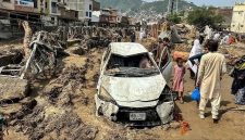 Hujan monsun ekstrem di Pakistan telah memicu bencana alam yang sangat mematikan, menewaskan lebih dari 300 orang, khususnya di provinsi Khyber Pakhtunkhwa (KP) yang menjadi wilayah terdampak terparah.