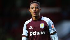 Newcastle United telah mengumumkan perekrutan gelandang serang Jacob Ramsey dari Aston Villa dengan biaya yang dilaporkan mencapai £43 juta, termasuk £39 juta ditambah £4 juta dalam bentuk bonus kinerja.