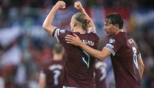 Federasi Sepak Bola Norwegia (NFF) mengumumkan langkah yang sarat nilai kemanusiaan. Mereka akan menyumbangkan seluruh keuntungan dari pertandingan kualifikasi Piala Dunia melawan Israel untuk membantu warga sipil di Gaza.