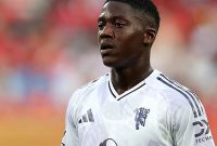 Kobbie Mainoo, gelandang muda berbakat asal Inggris yang saat ini membela Manchester United, tengah menjadi incaran dua raksasa La Liga, Real Madrid dan Atlético Madrid.