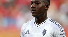 Kobbie Mainoo, gelandang muda berbakat asal Inggris yang saat ini membela Manchester United, tengah menjadi incaran dua raksasa La Liga, Real Madrid dan Atlético Madrid.