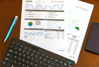 Perkembangan teknologi kecerdasan buatan (AI) telah membuka peluang besar bagi usaha mikro di Indonesia untuk memperluas jangkauan pasar dan meningkatkan efisiensi operasional.
