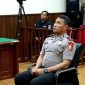 Kompol Kosmas K. Gae, perwira Brimob yang duduk di samping sopir saat rantis (kendaraan taktis) menabrak dan kemudian melindas driver ojek online (ojol), Affan Kurniawan (21), kini menghadapi konsekuensi serius.