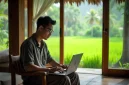 Di era digital saat ini, tren workation atau traveling sambil kerja semakin populer, terutama di kalangan generasi muda dan pekerja lepas.