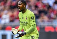 AC Milan mendapat kabar yang mengkhawatirkan usai Mike Maignan mengalami cedera betis kanan dalam laga melawan Bologna, Senin (15/9/2025) dini hari WIB.