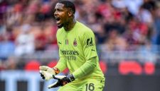 AC Milan mendapat kabar yang mengkhawatirkan usai Mike Maignan mengalami cedera betis kanan dalam laga melawan Bologna, Senin (15/9/2025) dini hari WIB.