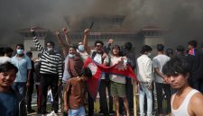 Dalam gelombang protes besar-besaran yang mengguncang Nepal pada 9 September 2025, Menteri Energi Nepal, Sharad Singh Bhandari, menjadi sorotan setelah meninggalkan istrinya yang lumpuh di rumah mereka di Kathmandu dan melarikan diri ke luar negeri.