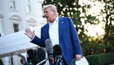 Presiden Amerika Serikat Donald Trump membuat pernyataan mengejutkan pada Jumat malam waktu setempat,