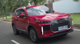 Chery Tiggo Cross CSH Hybrid, SUV crossover kompak yang resmi diluncurkan di Indonesia pada Juli 2025, langsung mencuri perhatian dengan klaim konsumsi BBM super irit hingga 20 km/liter.