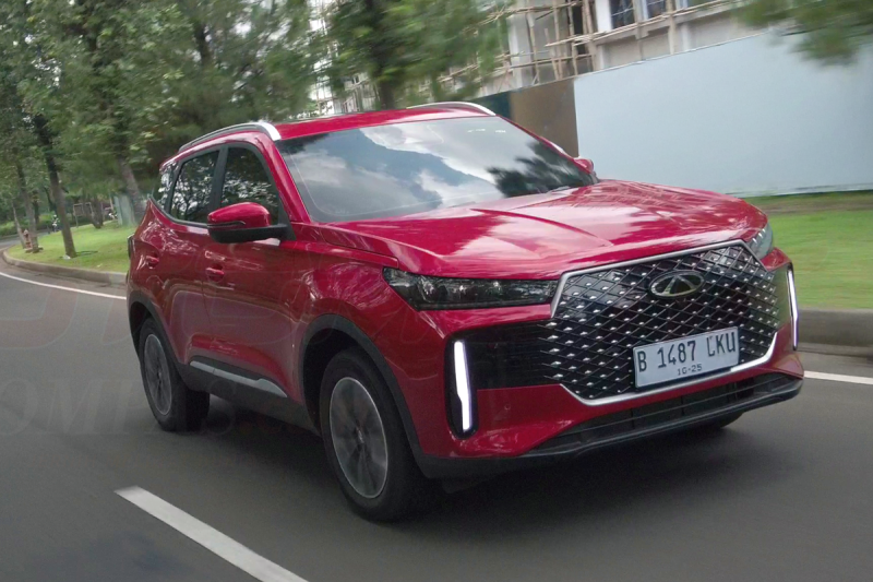 Chery Tiggo Cross CSH Hybrid, SUV crossover kompak yang resmi diluncurkan di Indonesia pada Juli 2025, langsung mencuri perhatian dengan klaim konsumsi BBM super irit hingga 20 km/liter.